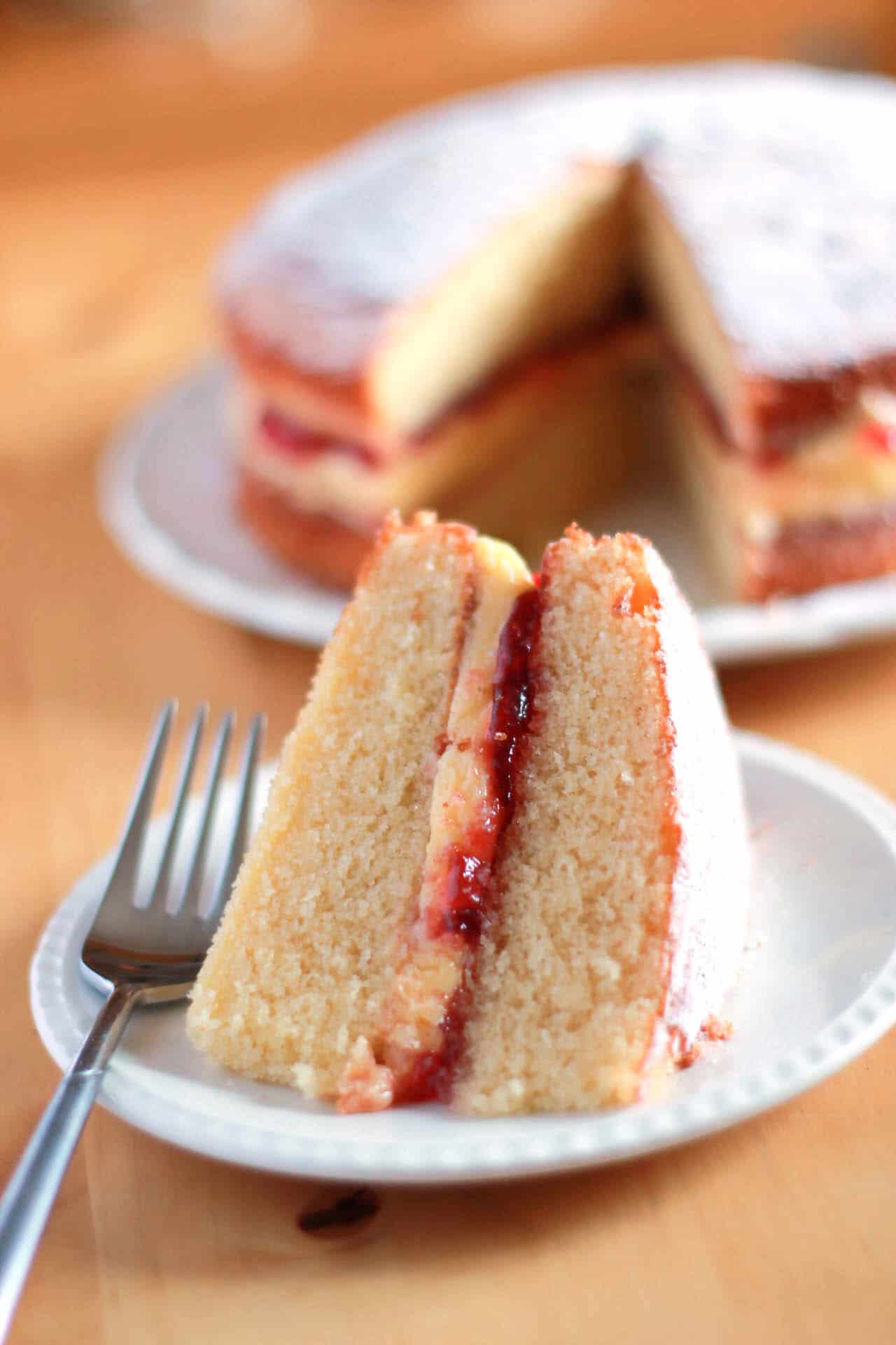 Victoria Sponge Cake With Butter Cream Erren s Kitchen