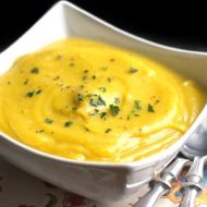 Low Fat Creamy Cauliflower Saffron Soup