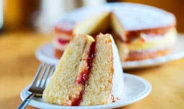 Victoria Sponge Cake with Buttercream