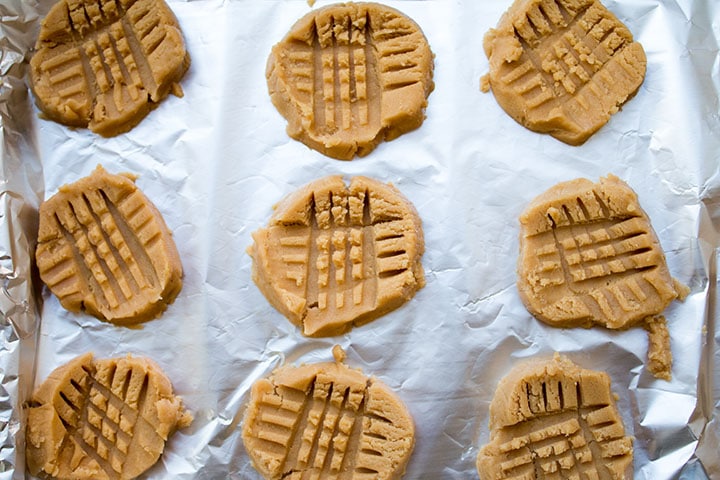 A baking tray with the cookies ready to bake