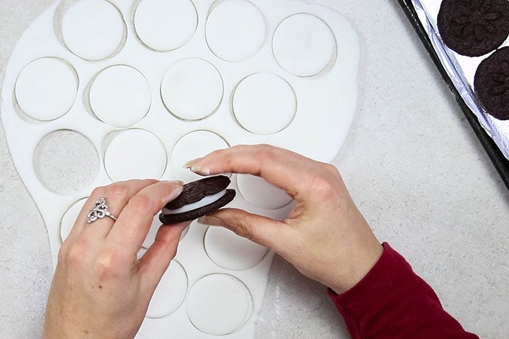 The filling pressed between two cookies