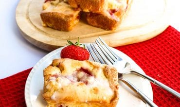 Fresh Strawberry Cake with Cream Cheese Icing