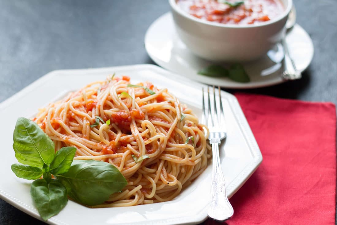 Quick & Easy Tomato Basil Pasta Sauce - Erren's Kitchen