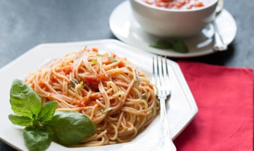 Quick & Easy Tomato Basil Pasta Sauce