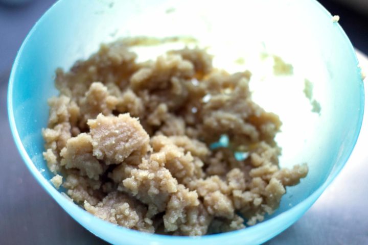 crumb topping in a blue plastic bowl