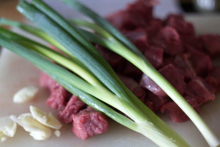 Chopped beef with spring onions