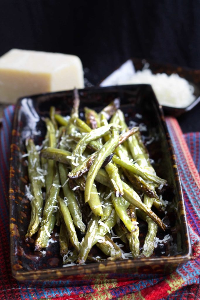 Garlic Roasted Green Beans - Erren's Kitchen - This simple, rustic one pot recipe makes a side dish with a heavy hit of delicious garlic. It's great for entertaining or simple weeknight dinners.