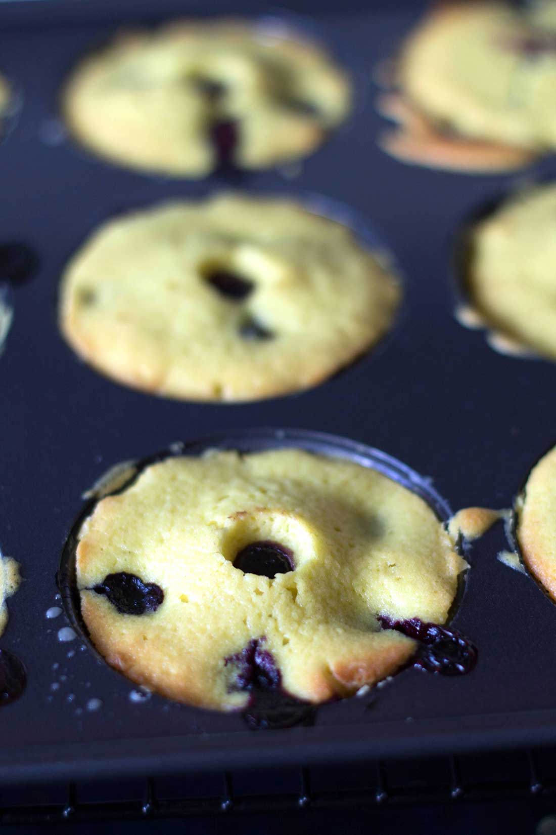The freshly baked cakes still in the pan.