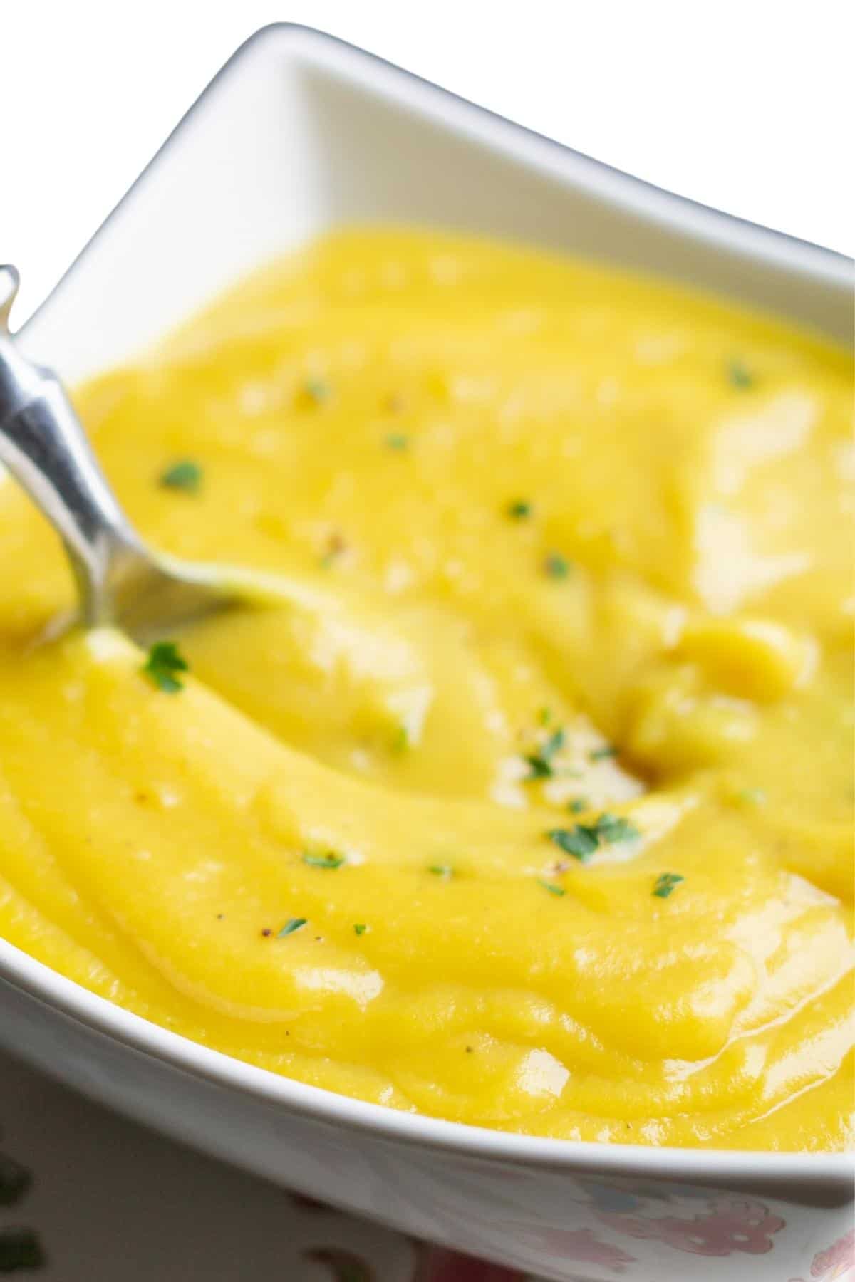 Low Fat Creamy Cauliflower Saffron Soup