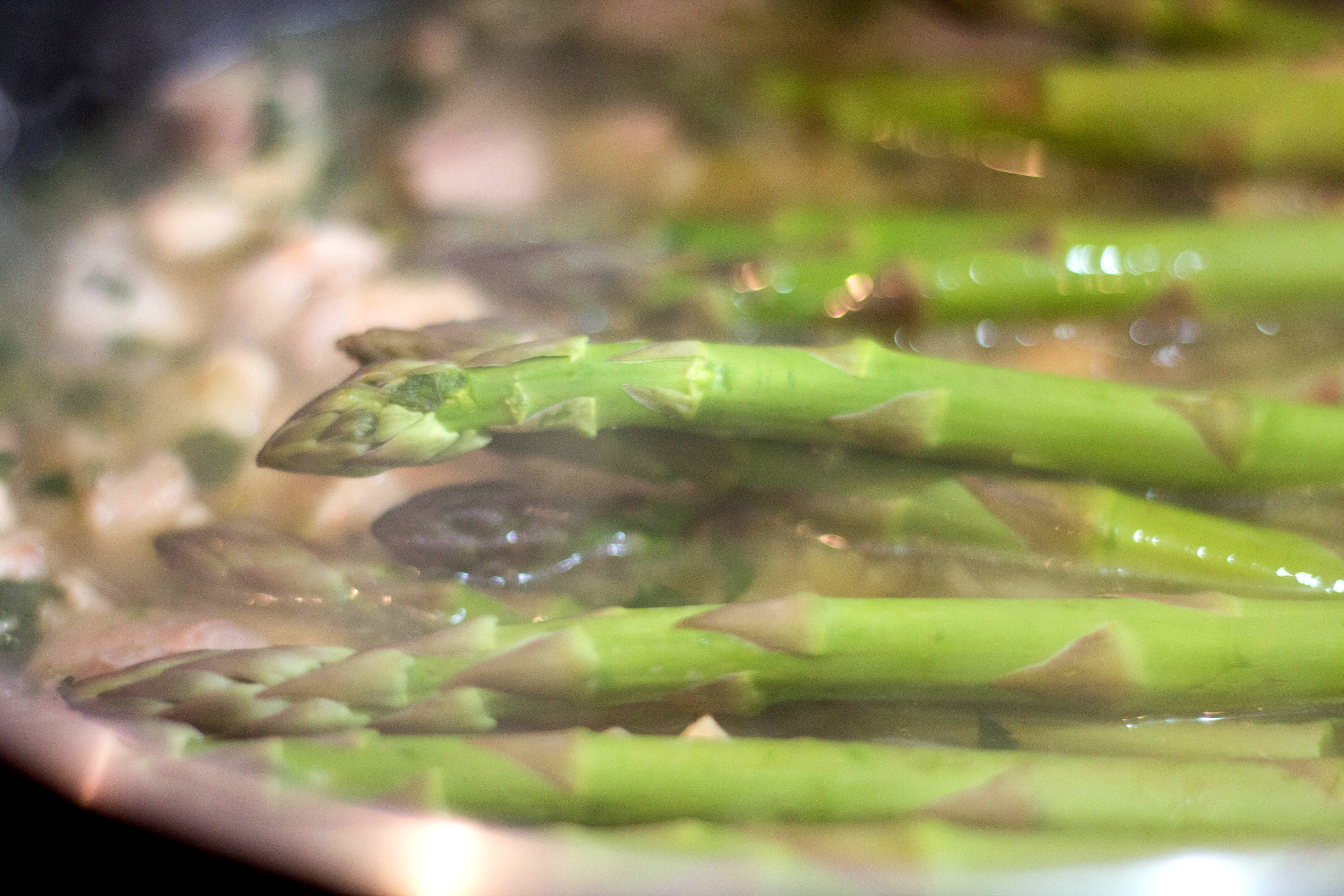 Skinny Creamy Asparagus Chicken Quick, easy and oh so good!