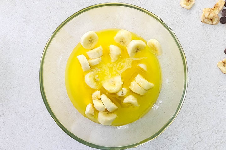 The melted butter with sliced bananas added to it