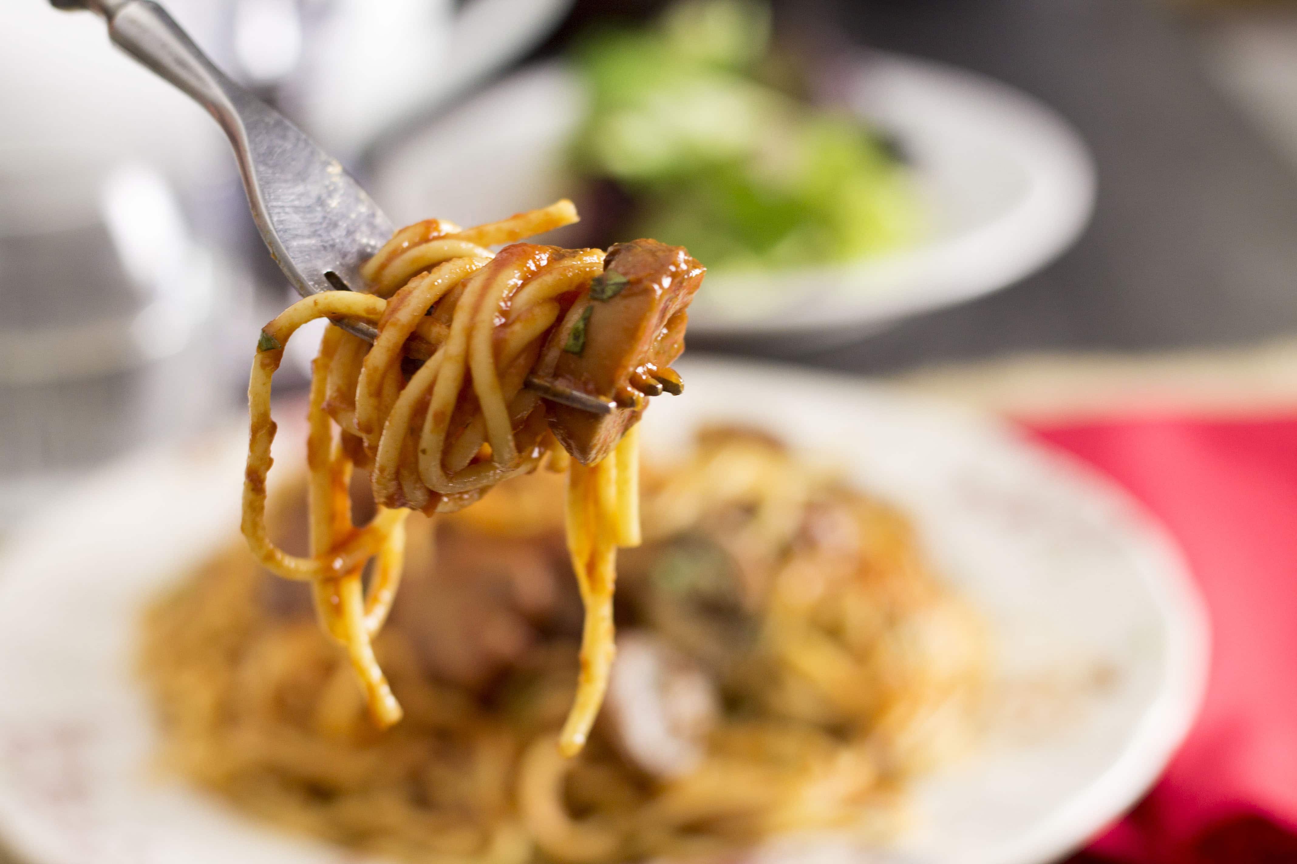 Spaghetti With Mushroom Tomato Sauce - Erren's Kitchen