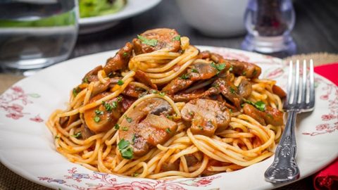 Spaghetti With Mushroom Tomato Sauce Erren S Kitchen