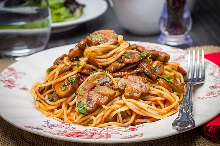 Spaghetti With Mushroom Tomato Sauce | Erren's Kitchen