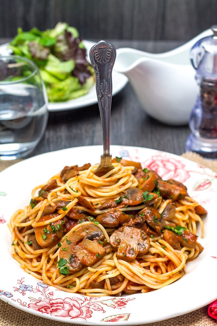 Spaghetti With Mushroom Tomato Pasta Sauce - Erren's Kitchen