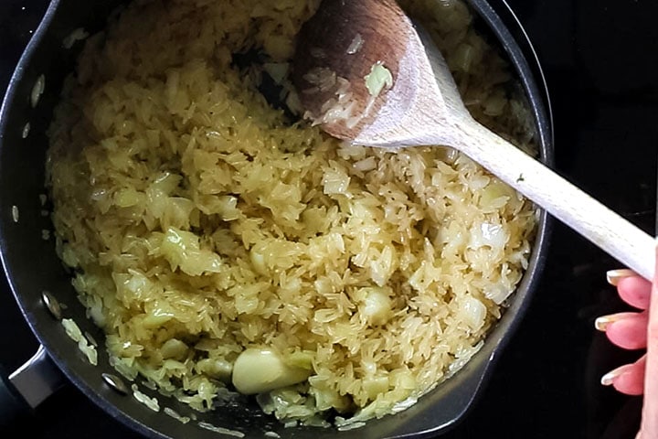 Rice, garlic and onions in a saucepan coated in butter