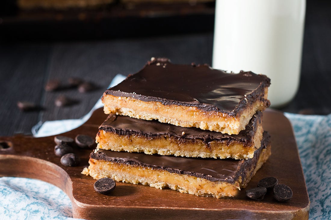 This recipe for Salted Toffee Cookie Bars from Erren's Kitchen has a crunchy base, thick chocolate and sweet, salted toffee. These wonderful treats are gooey, crunchy and simply sumptuous!