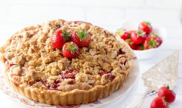 Rhubarb and Strawberry Crumb Pie