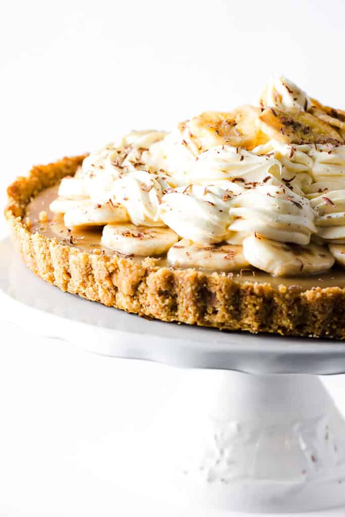 https://www.errenskitchen.com/wp-content/uploads/2016/06/banoffee-pie-1-683x1024.jpg