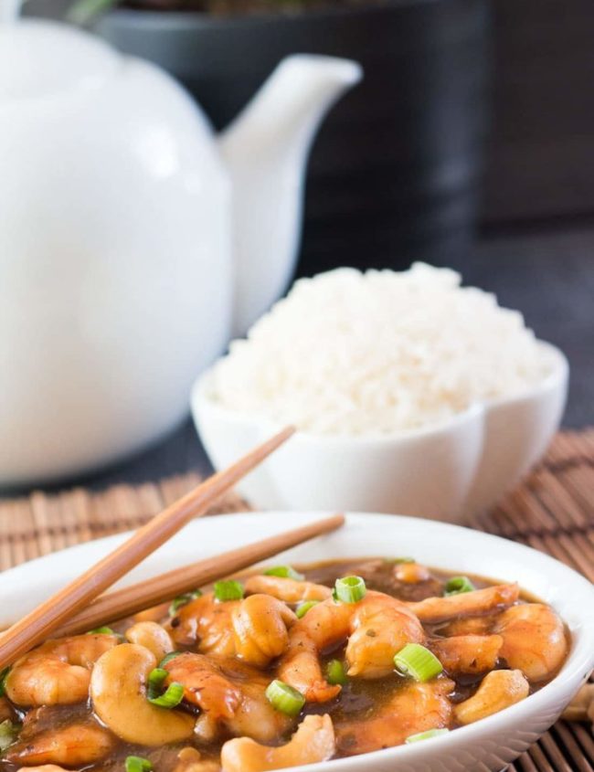 This Chinese recipe for 10 Minute Cashew Shrimp from Erren's Kitchen is quick, easy, delicious and on the table in less in 10 minutes - what more could you ask for?