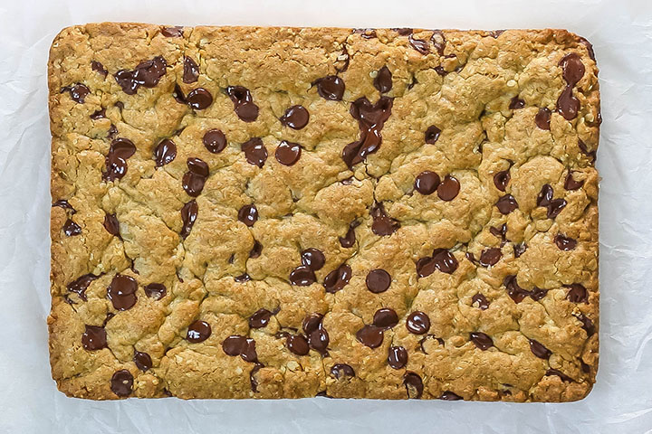 The baked cookie in a pan.