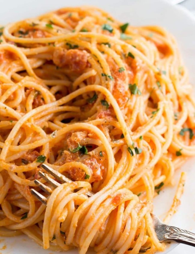 Spaghetti with Skinny Tomato Cream Sauce