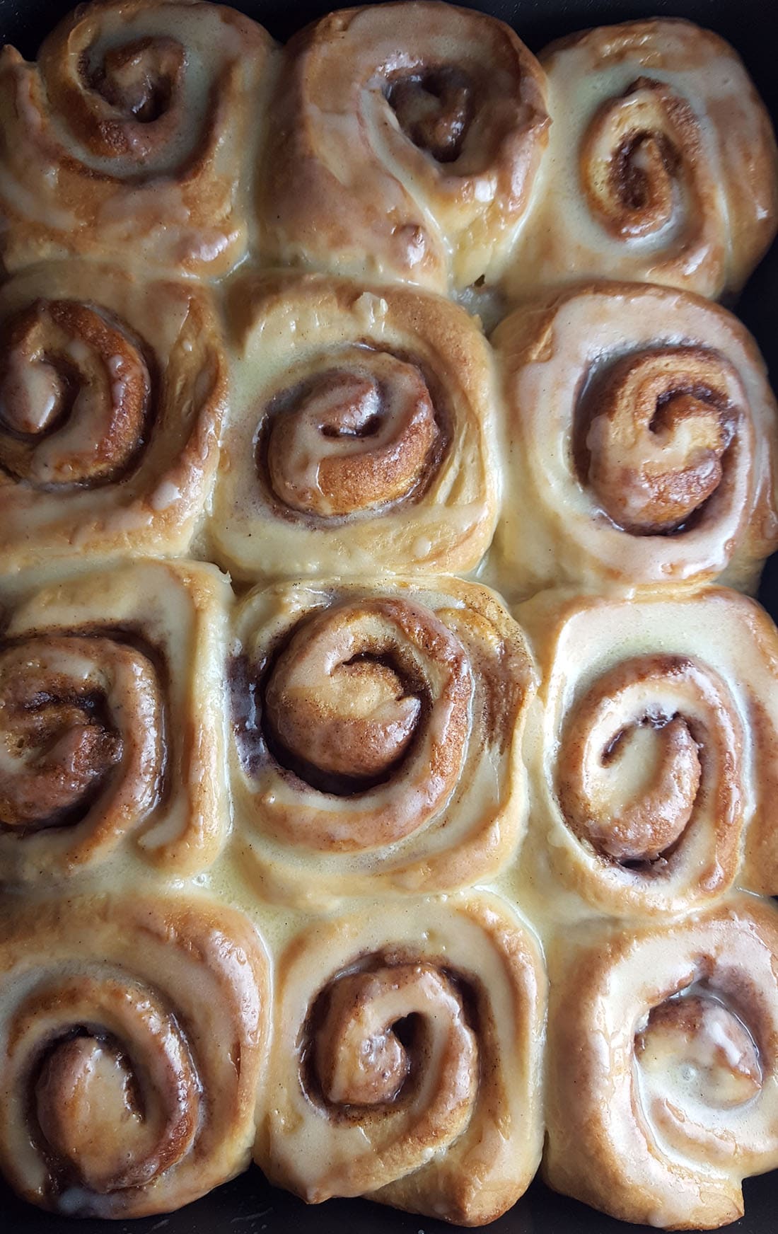 Vanilla Bean Cinnamon Buns Fluffy, soft & indulgent!