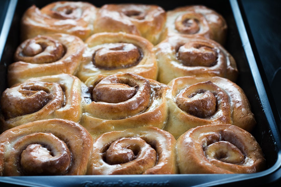 https://www.errenskitchen.com/wp-content/uploads/2017/01/Vanilla-Bean-Cinnamon-Buns3.jpg