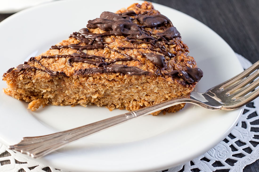 Peanut Butter Oat Bars {British Flapjacks} - Peanut butter goodness.