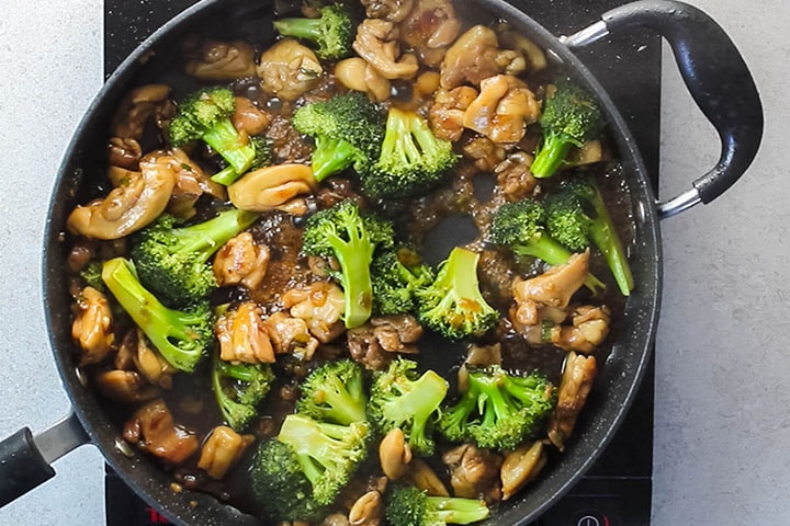 The Chinese Chicken and Broccoli cooked in the pan