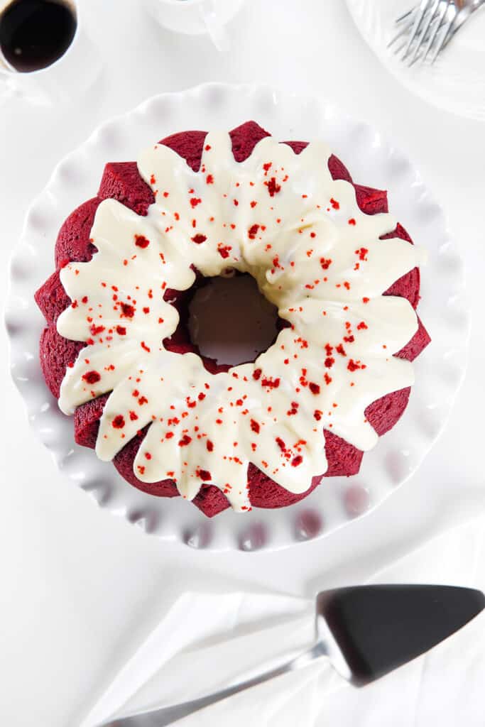 https://www.errenskitchen.com/wp-content/uploads/2017/10/Red-Velvet-Bundt-Cake-1-27-1-683x1024.jpg