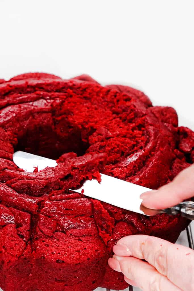 https://www.errenskitchen.com/wp-content/uploads/2017/10/Red-Velvet-Bundt-Cake-1-28-683x1024.jpg