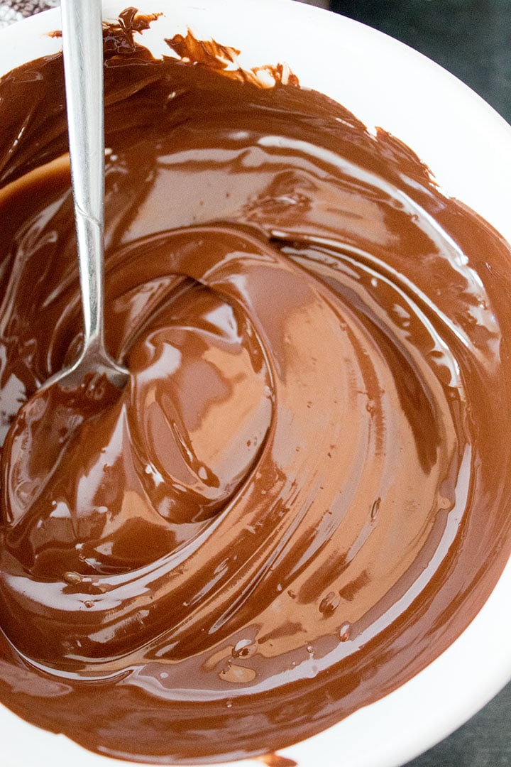 A bowl of melted chocolate and nutella mixed together