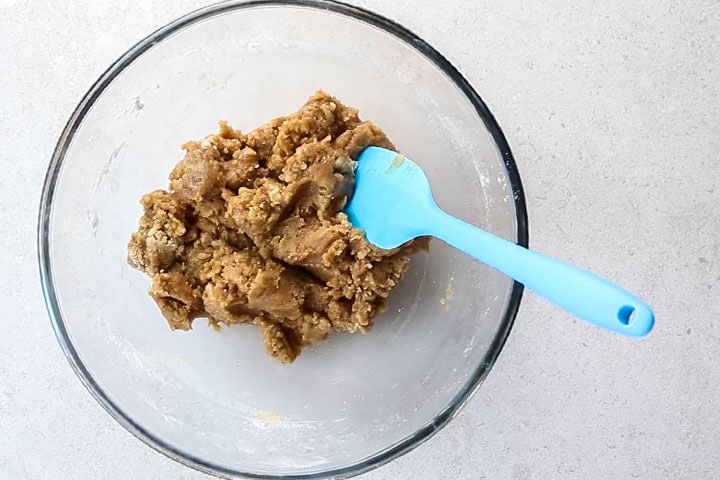 The Streusel mixture in a glass bowl