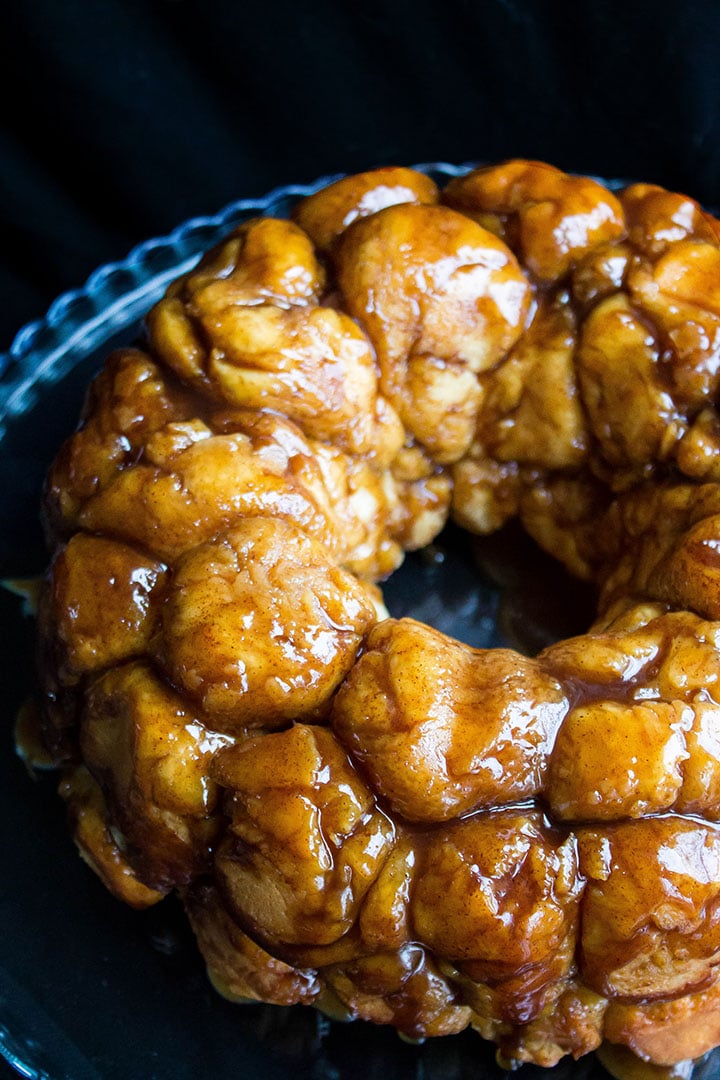 A close up of monkey bread on a serving plate