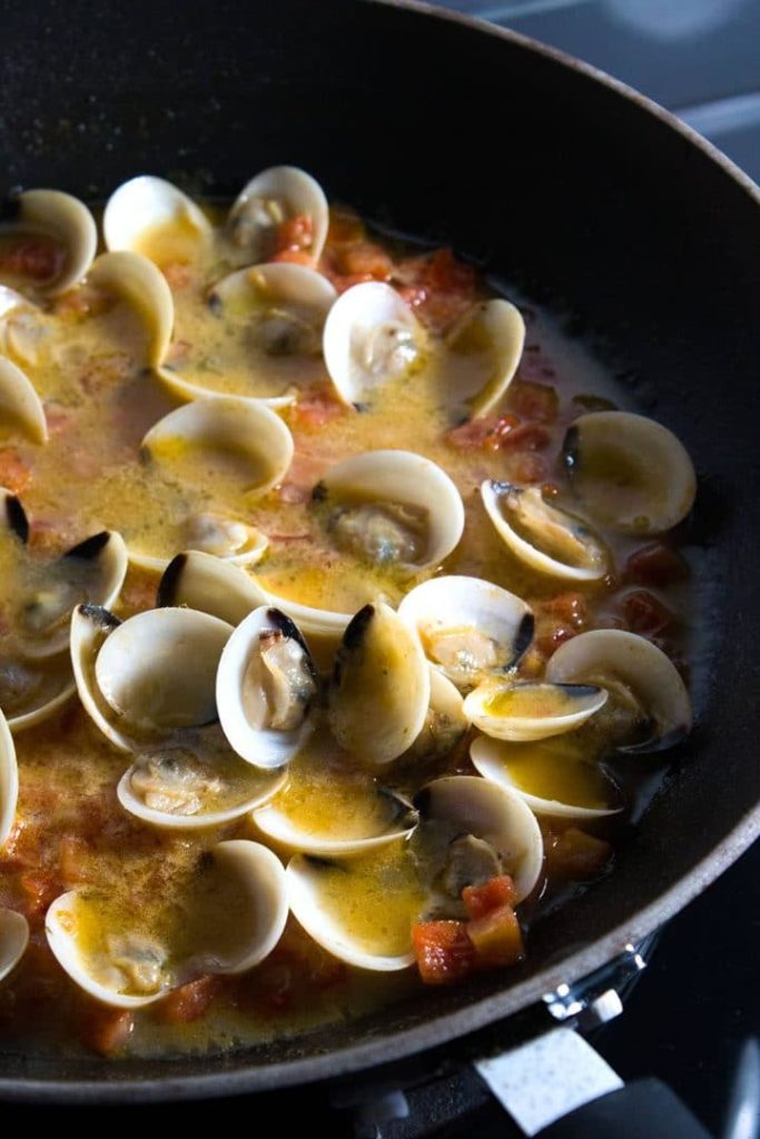 Spaghetti with Clam Sauce Erren's Kitchen