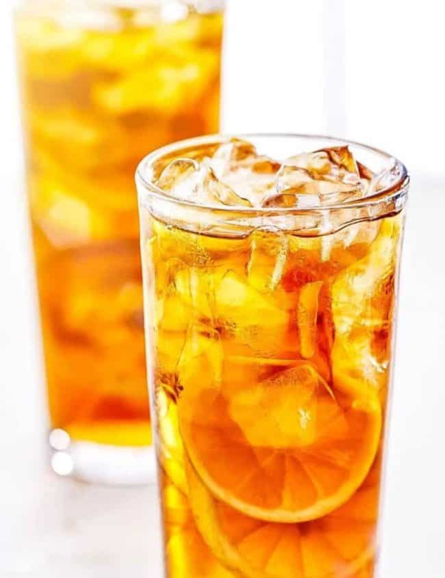 Two glasses of iced tea with lemon slices