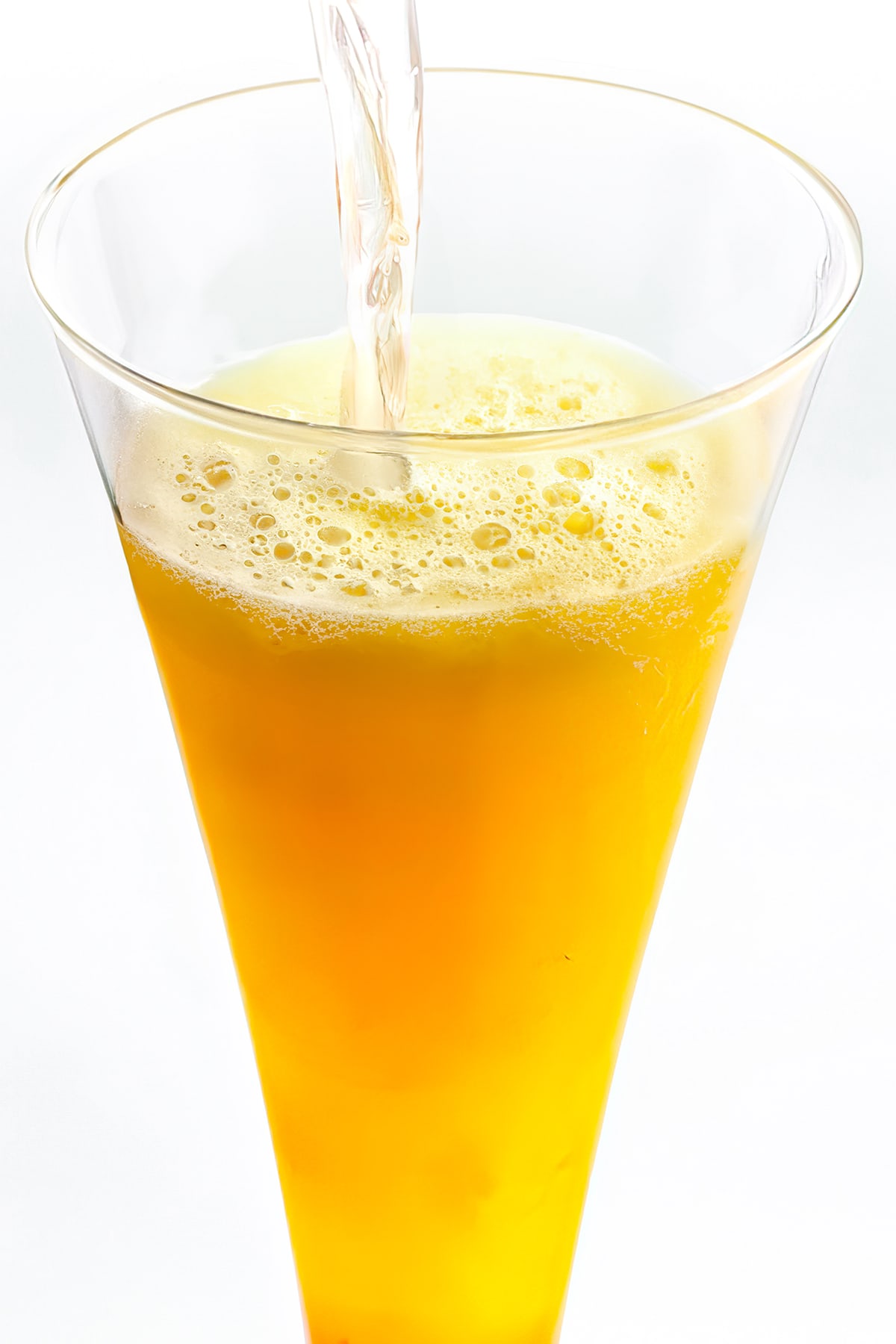 https://www.errenskitchen.com/wp-content/uploads/2018/08/Bellini-Cocktail-02.jpg