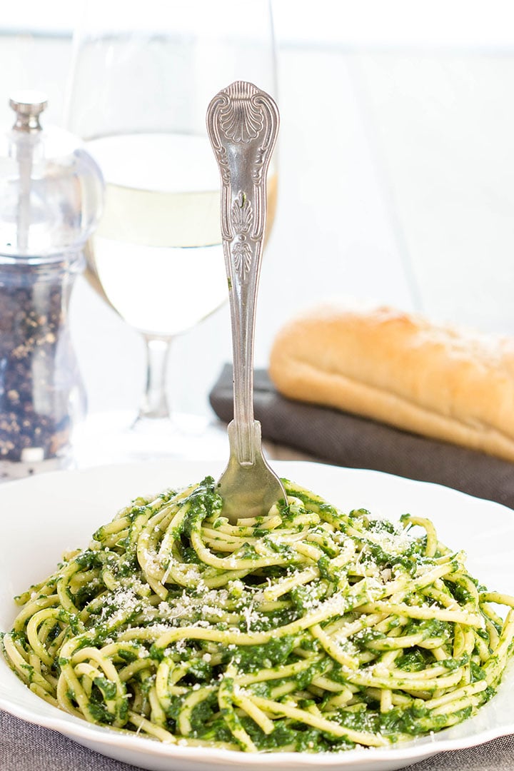 Spaghetti with Spinach Sauce