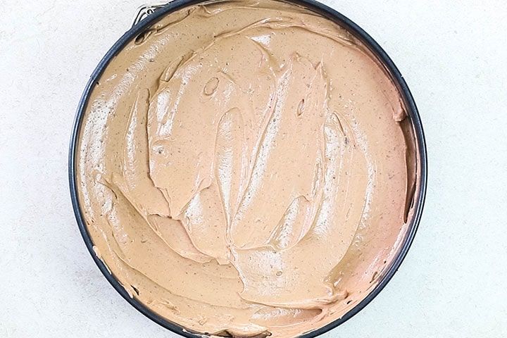 the filling spread onto the chilled biscuit base.