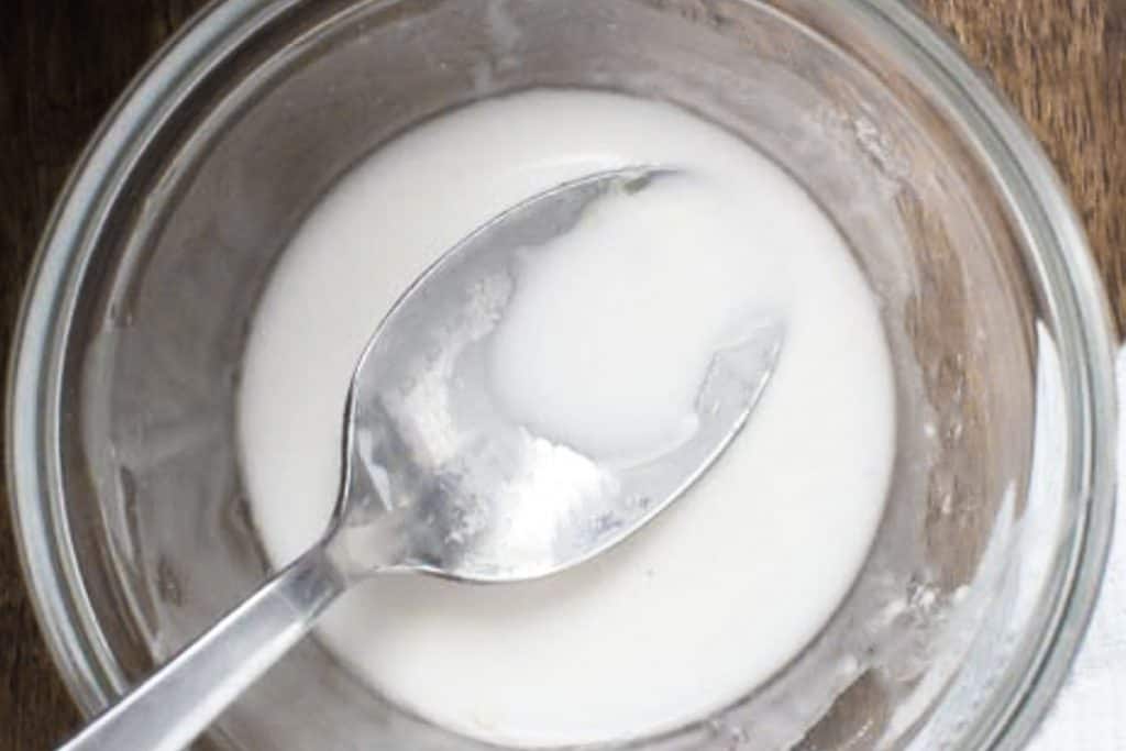 baking soda and water mixed together in a glass bowl