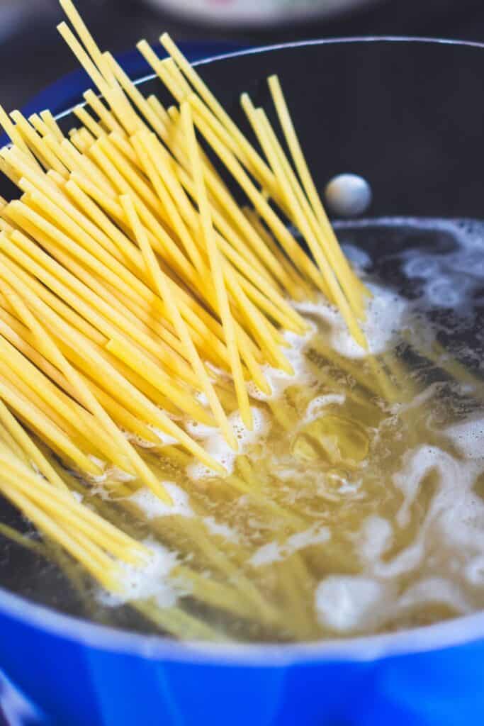 Spaghetti in a pot of boiling water