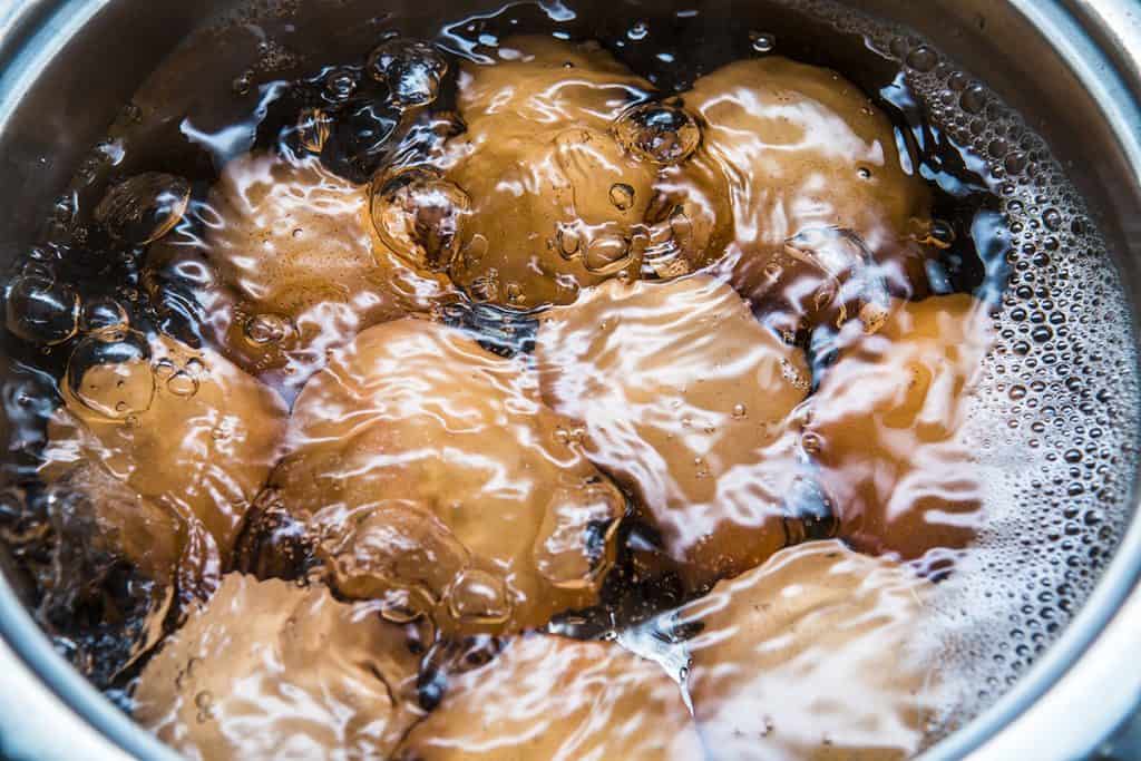 lose up boiled eggs in water