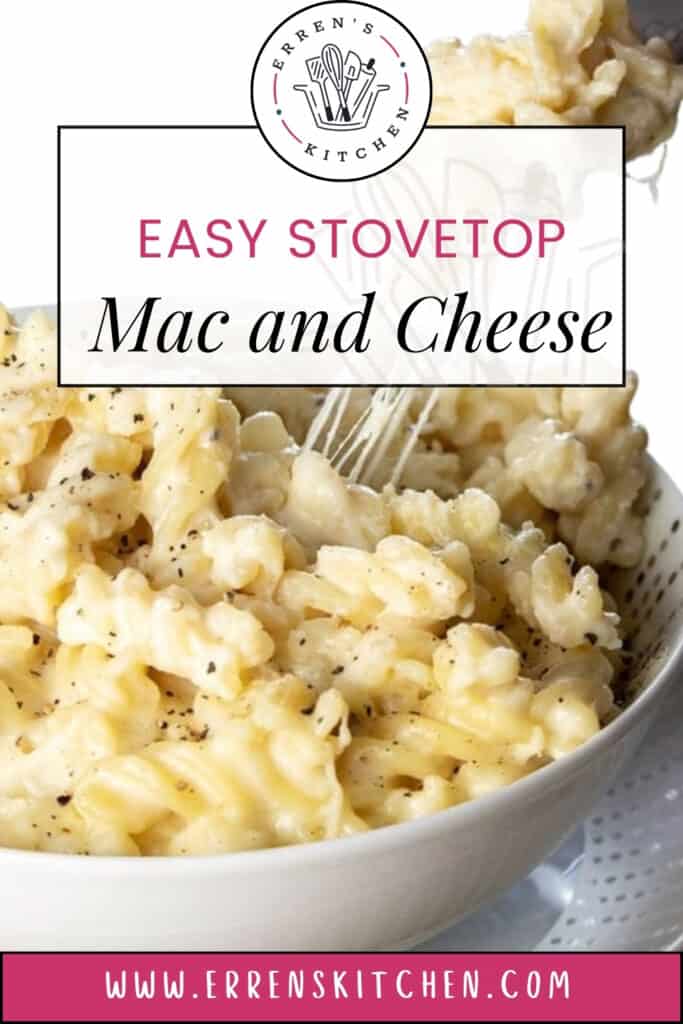 a pinterest pin of a close up image pf a plate of creamy mac and cheese