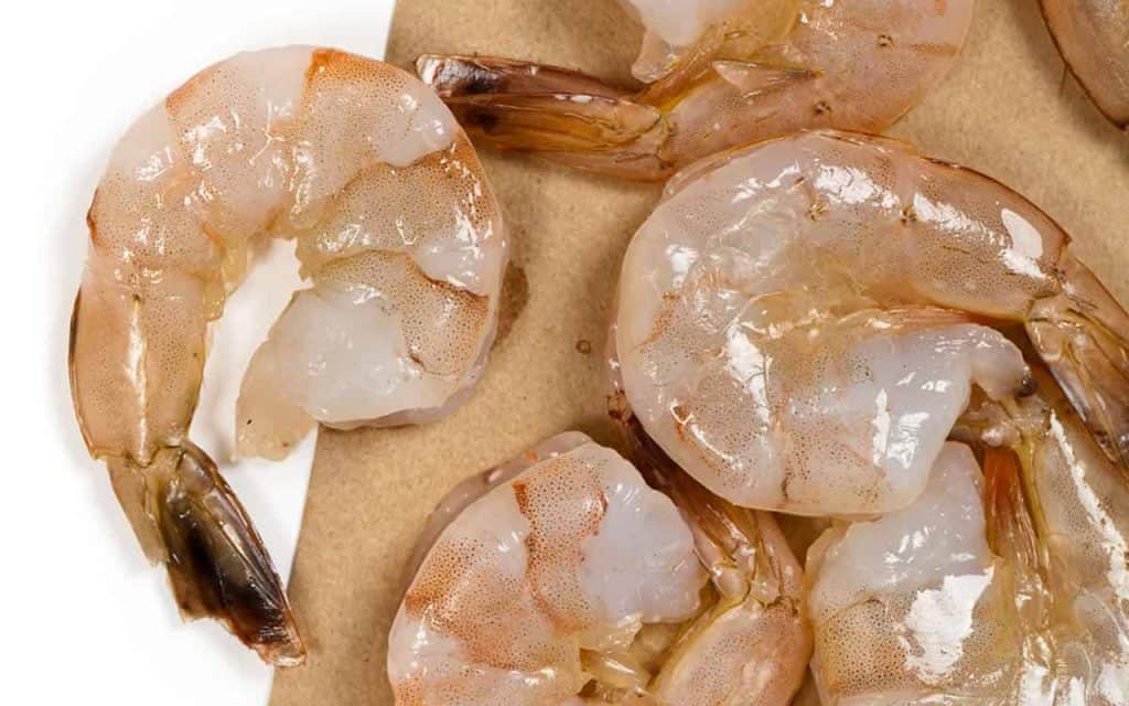 raw shrimp on paper towels