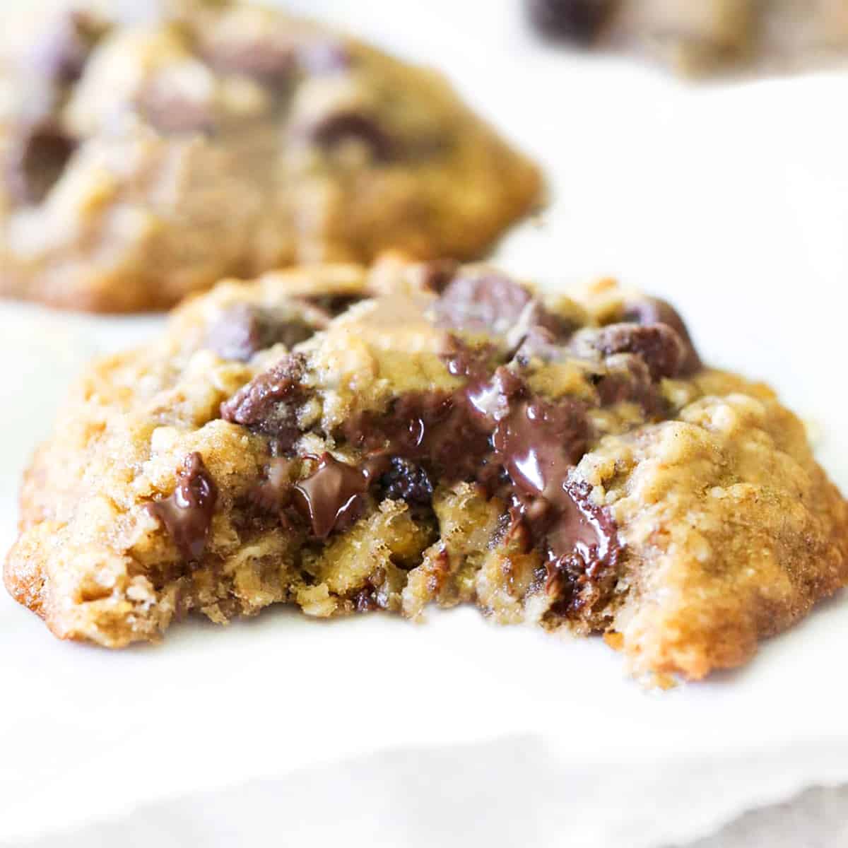 Easy Chocolate Chip Oatmeal Cookies-image