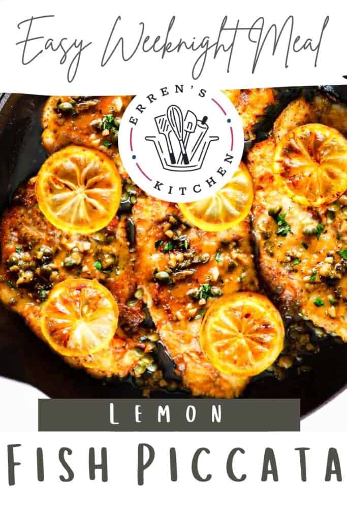 pescado cubierto con salsa piccata y alcaparras