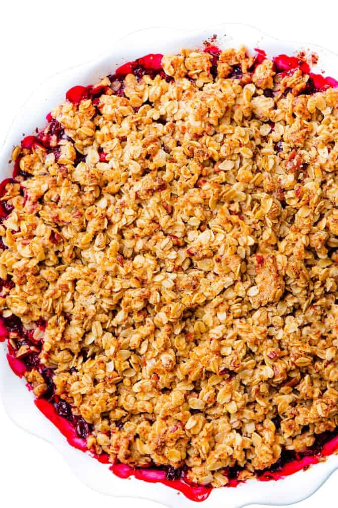 el Cherry Crumble recién salido del horno