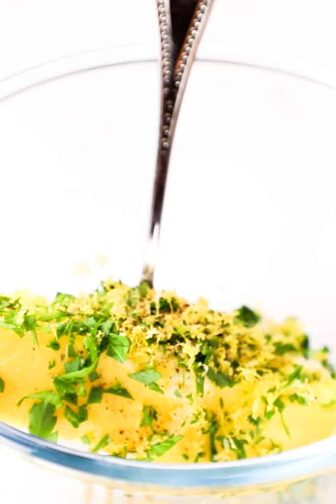 the butter sauce ingredients in a glass bowl