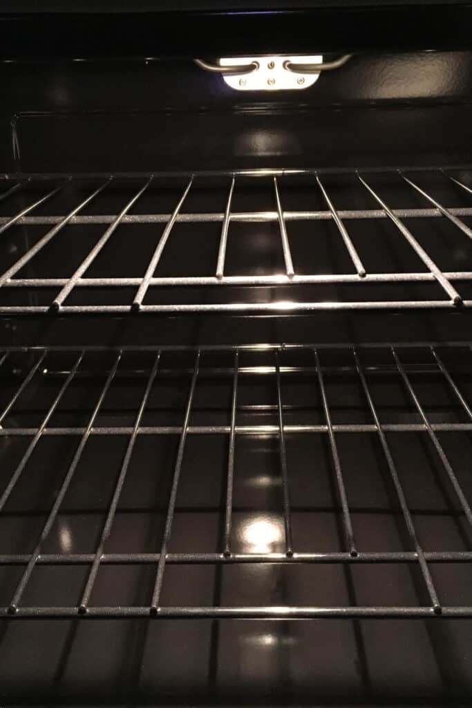 an oven wrack on the 2nd to highest level